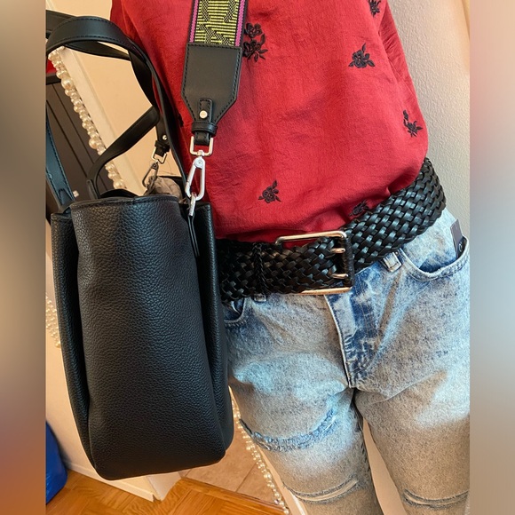 NWT Calvin Klein Millie Cross Body Tote- Bag Size OS (Color Black). - Picture 8 of 8